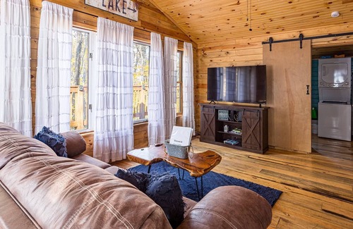 Sloans Valley Cabina | Cozy Cabin - Lake Cumberland - Hot Tub
