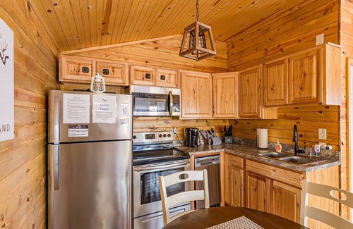 Sloans Valley Cabina | Cozy Cabin - Lake Cumberland - Hot Tub