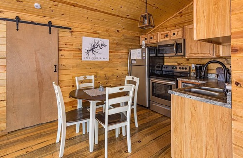 Sloans Valley Cabina | Cozy Cabin - Lake Cumberland - Hot Tub