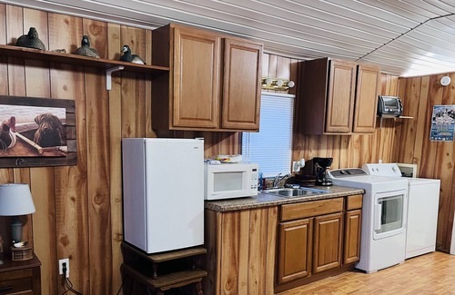 Samburg Cabina | Cozy cabin located on the water front at Reelfoot Lake