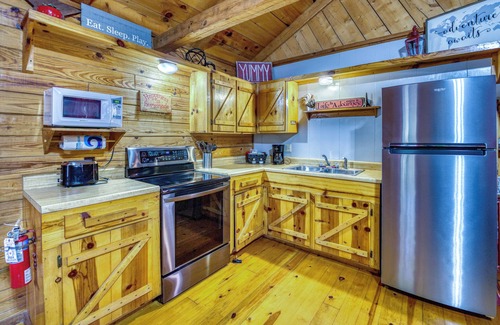 Saint Joe Cabina | Cozy cabin minutes from the Buffalo River, Pet Friendly!