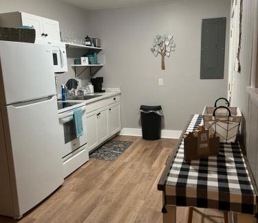 Mathias Casa | Cozy Cabin, minutes from Lost River State Park