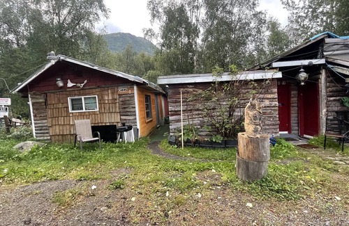 Bird Creek Cabina | Cozy cabin near Girdwood breathtaking views coastal bike trail private escape