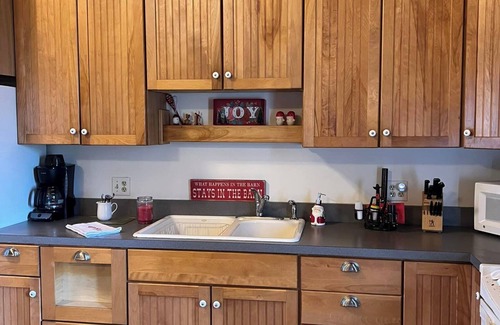 Maysville Cabina | Cozy Cabin, nestled on a 200 acre Horse Farm - family and pet friendly.
