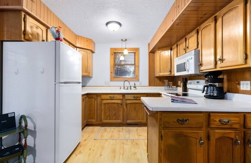 Nisswa Cabina | Cozy Cabin Nisswa with Outdoor Hot tub, Sauna and Tennis Court (Plus Extra House & Bunkhouse Avail)