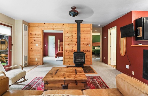 Evergreen Cabina | Cozy Cabin on 1 acre - Outdoor Barrel Sauna & Starlink!