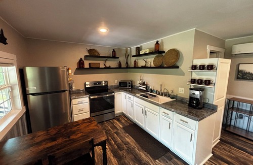 Polkton Cabina | Cozy cabin on 16.5 acres with a stocked fishing pond. Close to Charlotte.