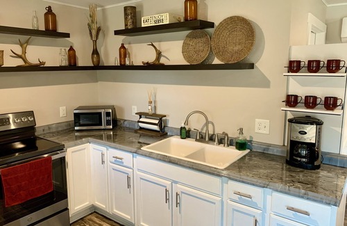 Polkton Cabina | Cozy cabin on 16.5 acres with a stocked fishing pond. Close to Charlotte.