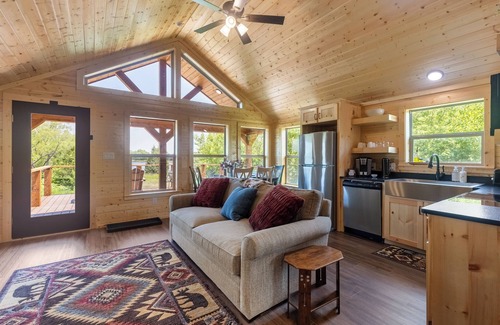 Klondike Cabina | Cozy Cabin on a Private Lake
