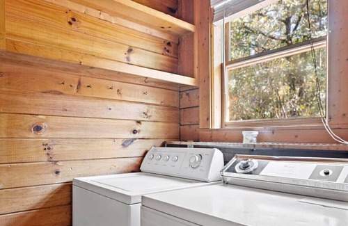 South Carolina Lakes & Blackwater Rivers Cabina | Cozy Cabin on Chateau | Waterfront | Sleeps 12
