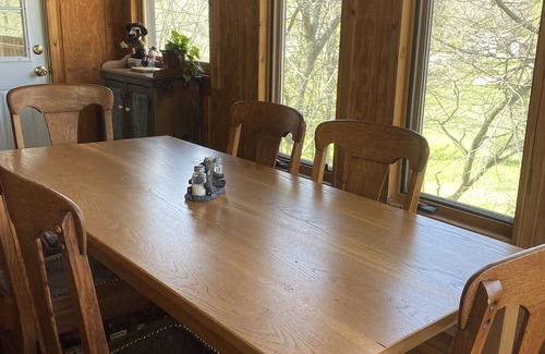 Boone Cabina | Cozy cabin in the beautiful mountains of Boone! Right on Howard's Creek!