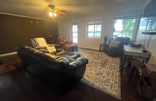 Le Center Cabina | Cozy cabin on Lake Jefferson in Cleveland, MN