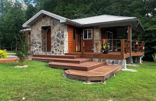 LaFayette Casa | Cozy Cabin on Lake, relax and recharge. Enjoy boating, fishing and swimming.