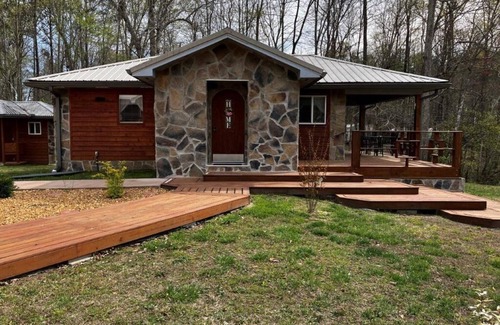 LaFayette Casa | Cozy Cabin on Lake, relax and recharge. Enjoy boating, fishing and swimming.