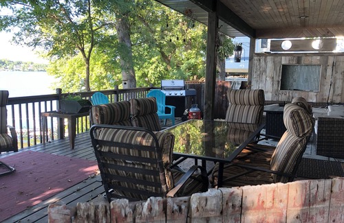 Waterville Cabaña | Cozy cabin on lake sakatah, ol time resort.