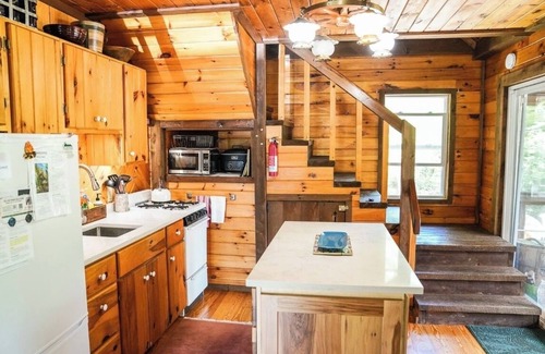 Schroon Lake Cabina | Cozy Cabin on roaring Brook