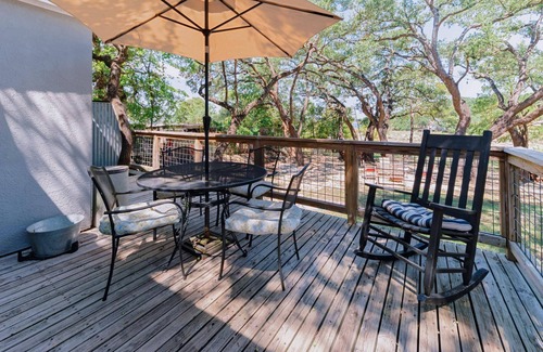 Yacht Harbor Cabina | South Shore Waterfront Lake Travis Cabin: ¡Cala apartada, apta para perros, para nadar, pescar y navegar! Wi-Fi gratis