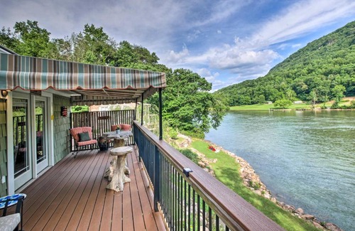 Chattanooga Casa | Cozy Cabin on Tenn River - 10 Mi to Chattanooga!