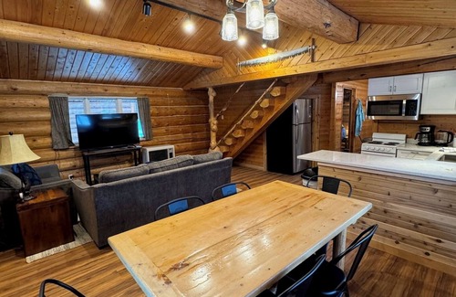 Cooper Landing Cabina | Cozy Cabin on the Kenai River