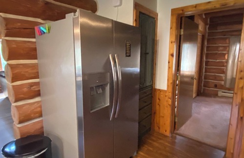 Pentwater Cabina | Cozy cabin on the serene Pentwater River with hot tub and ac
