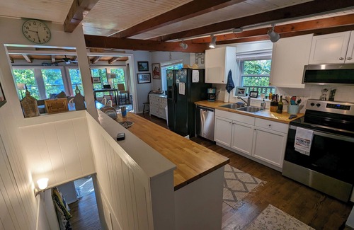 Gainesville Cabina | Cozy Cabin on the Water in Quiet Cove on Lake Lanier Near Gainesville Marina