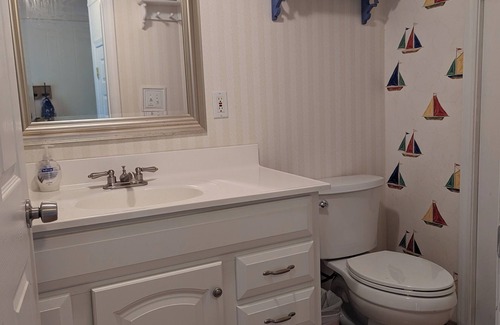 Gainesville Cabina | Cozy Cabin on the Water in Quiet Cove on Lake Lanier Near Gainesville Marina