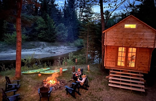 Huntsville Cabina | Cozy Cabin Overlooking Arrowhead Provincial Park and the Big East River
