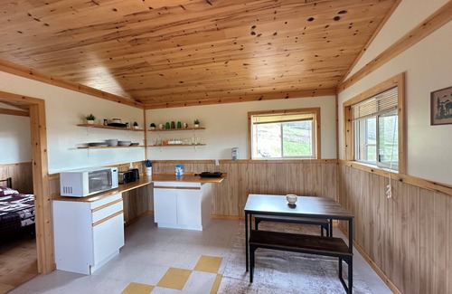 Neebing Cabina | Cozy cabin overlooking Lake Superior.