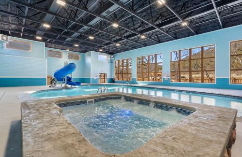 Hollister Casa | Cozy Cabin-Private Hot Tub-Walk to Pond-Free Daily Attraction Tickets-Near Table Rock Lake