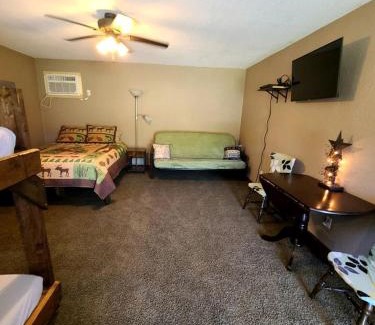 Moscow Casa | Cozy Cabin Rentals for a Family Getaway in Southeastern Iowa