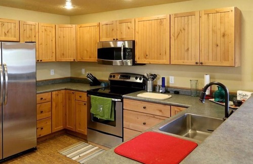 Eureka County Cabina | Cozy Cabin Retreat, Enjoy the outdoors, Pets Welcome!