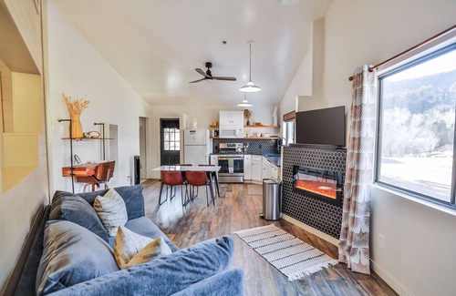 Glendale Cabina | Cozy Cabin Retreat Near Zion & Bryce Canyon National Parks, Hot Tub & Stargazing
