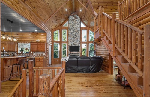 Richwoods Cabina | 3-bedroom cabin in Lonedell, Missouri. Overlooking the lake