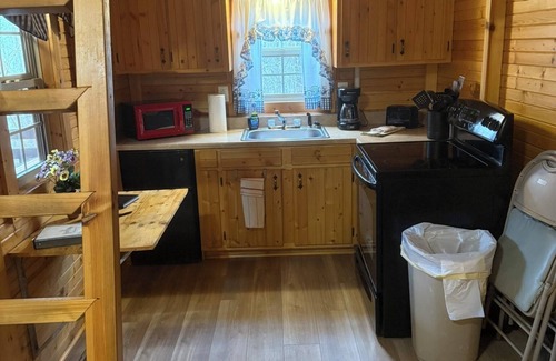 Mammoth Cave Cabina | Cozy Cabin Retreat w/ Hot Tub & Disc Golf — Minutes from Mammoth Cave