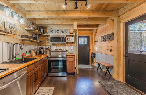 Trenton Casa | Cozy Cabin Retreat w/Hot Tub & Nature Views