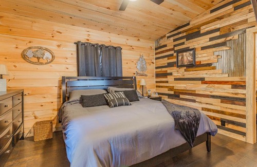 Trenton Casa | Cozy Cabin Retreat w/Hot Tub & Nature Views