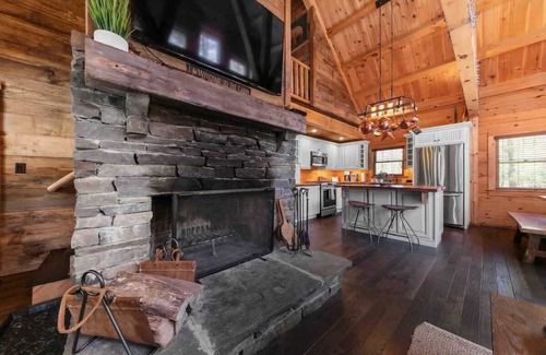 Jewett Casa | Cozy Cabin Retreat with Hot Tub & Fire Pit