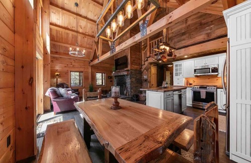 Jewett Casa | Cozy Cabin Retreat with Hot Tub & Fire Pit