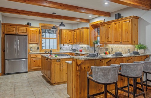 Breckenridge Casa | Cozy Cabin + Ski Shuttle | Starlit Pines Lodge
