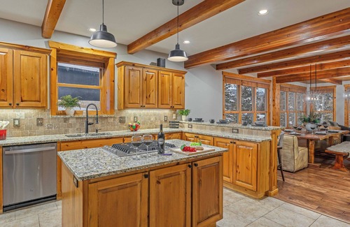 Breckenridge Casa | Cozy Cabin + Ski Shuttle | Starlit Pines Lodge