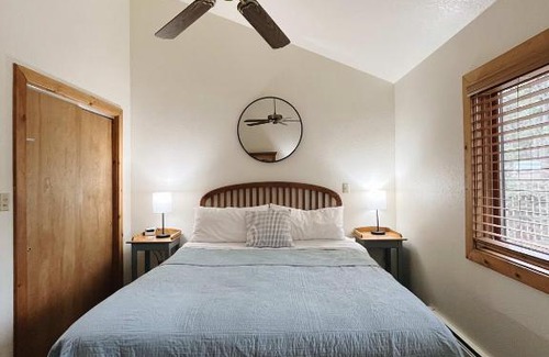 Woodland Park Cama Y Desayuno | Cozy Cabin suite bed and breakfast