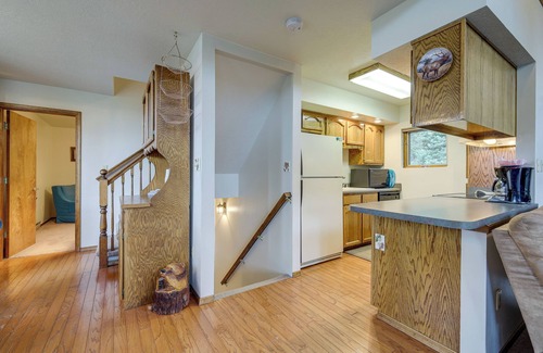 Beaver Cabina | Cozy Cabin w/ Deck & Fireplace in Beaver!