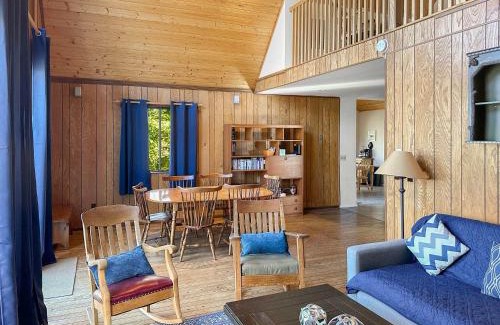 Berkeley Springs Casa | Cozy Cabin w Fire Pit, Hot Tub, Deck, & Pool Table