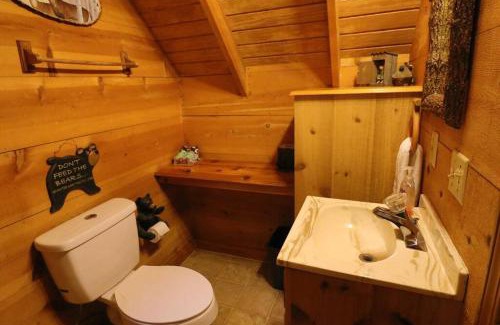 Helen Casa | Cozy cabin w/fireplace 3 minutes to Helen! #2.