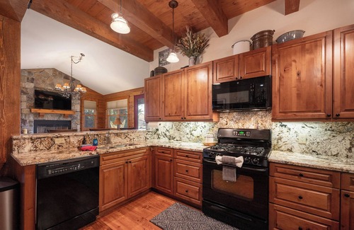 Grand Elk Ranch Cabina | Cozy cabin w/ hot tub & fire pit