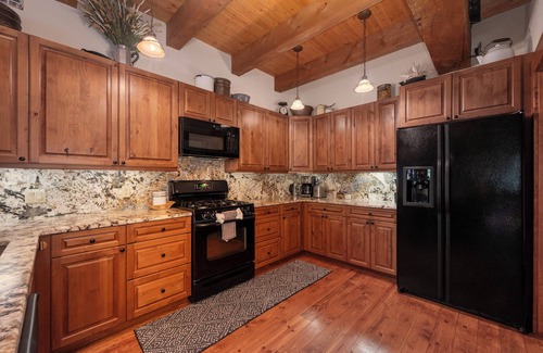 Grand Elk Ranch Cabina | Cozy cabin w/ hot tub & fire pit