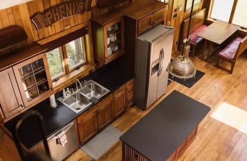 Jefferson Township Chalet De Esquí | Cozy Cabin w/ Hot Tub & Indoor Fireplace