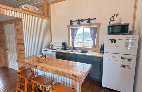 East Glacier Park Cabina | Cozy Cabin w/ Waterfall near Glacier National Park