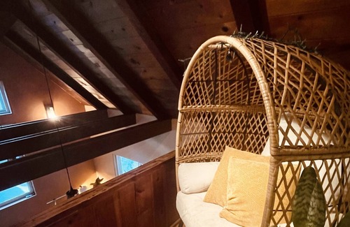 Crestline Cabina | Cozy Cabin w/ Views-HOT TUB! Family Dog Friendly!