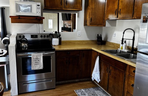 Amberg Cabina | Cozy cabin, Wi-Fi, on ATV trails in the ❤️ of the waterfall capital, dogs welcome